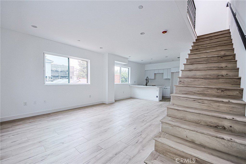 6461 Woodley. Van Nuys, CA 91406