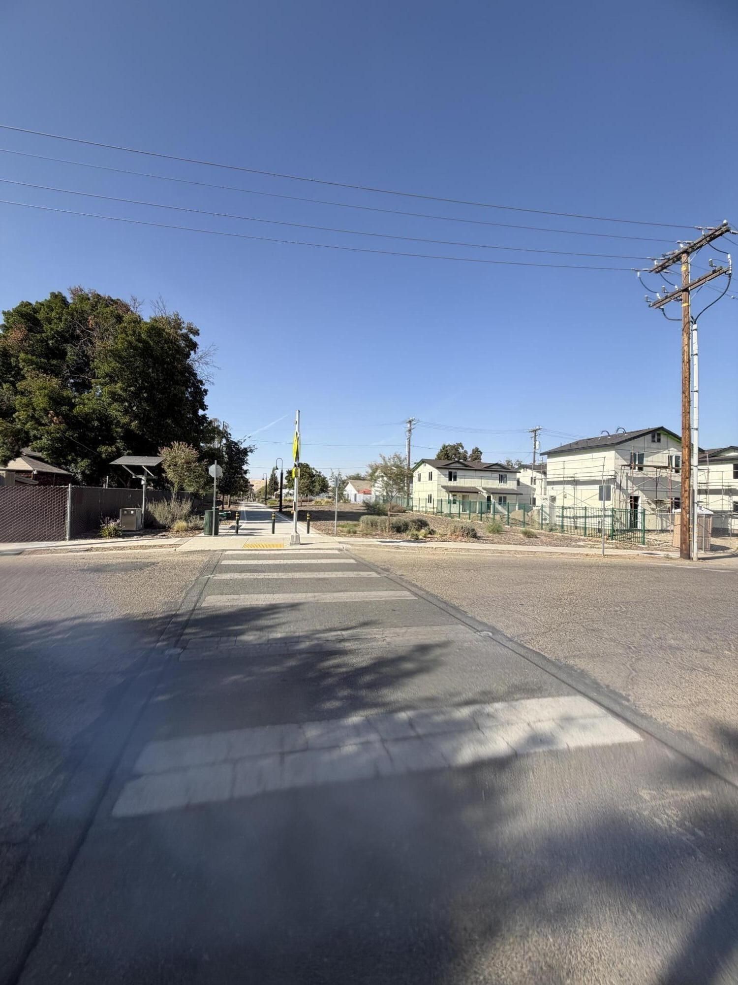 208 E Oak Avenue. Porterville, CA 93257