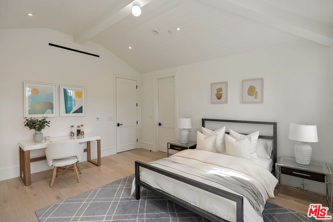 1072 Amalfi Dr. Pacific Palisades, CA 90272