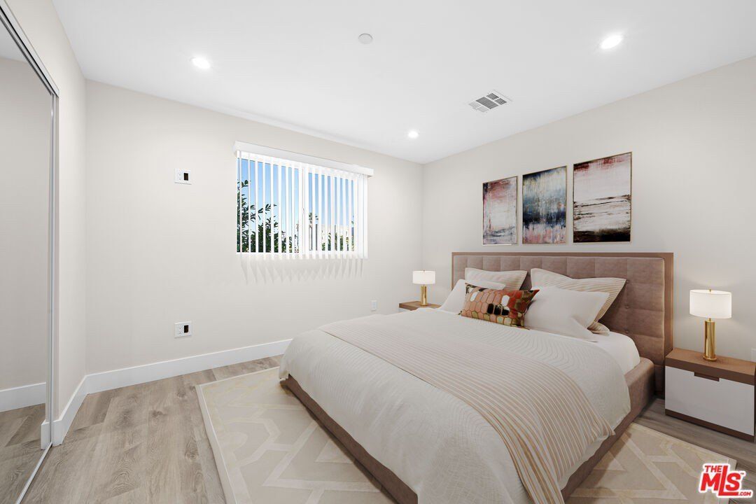 636 W 76Th St. Los Angeles, CA 90044