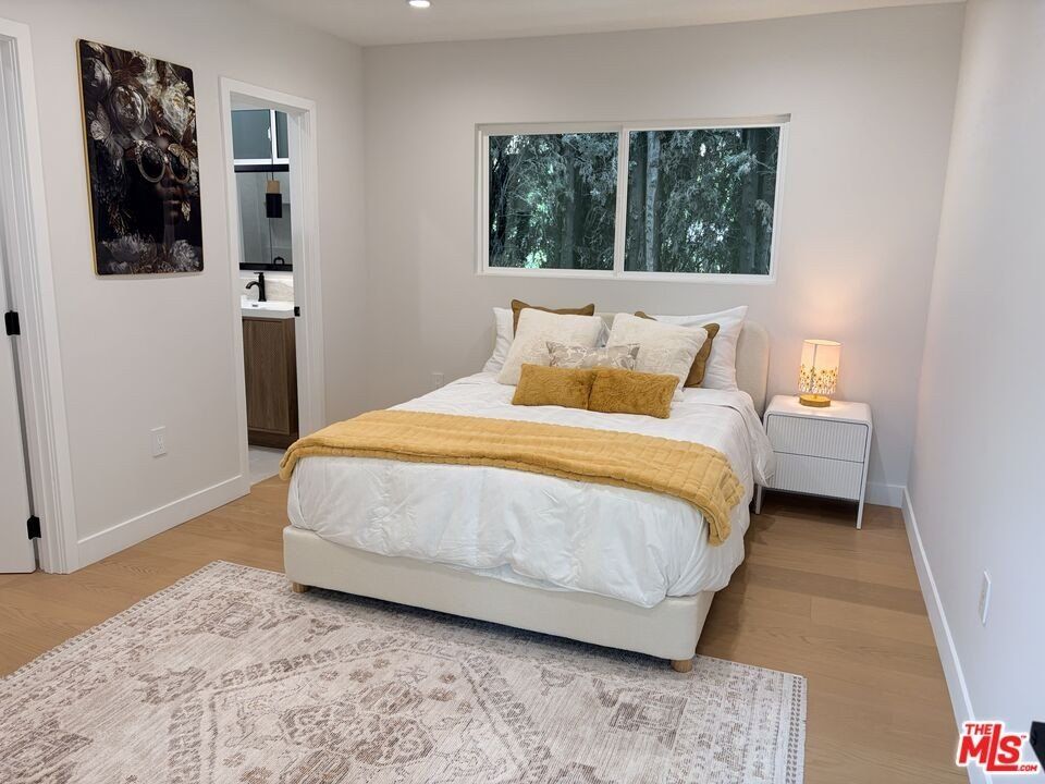 2252 Gloaming Way. Beverly Hills, CA 90210