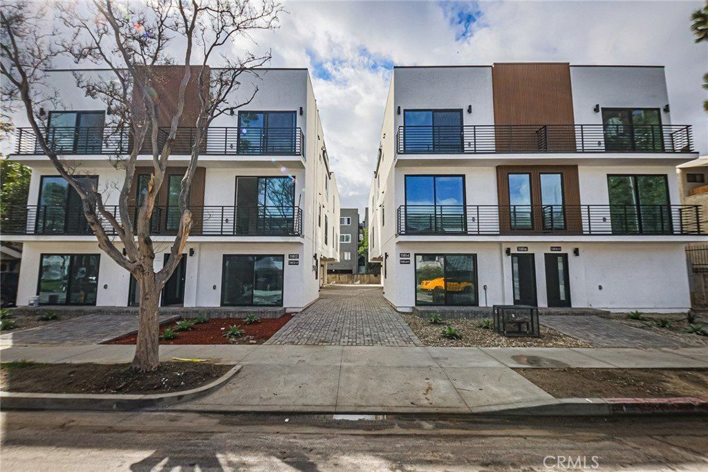 11810 Gilmore. North Hollywood, CA 91606