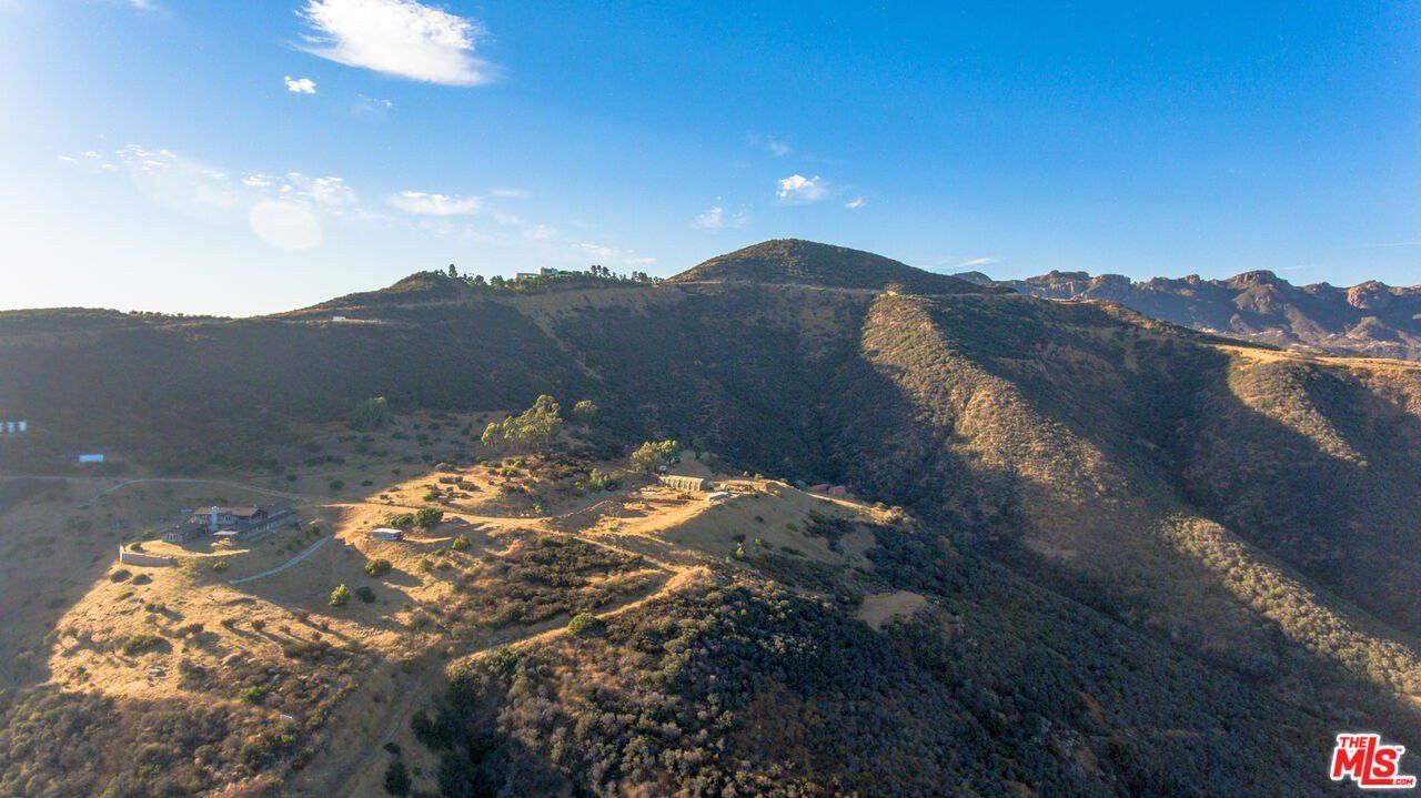 9950 Cotharin Rd. Malibu, CA 90265