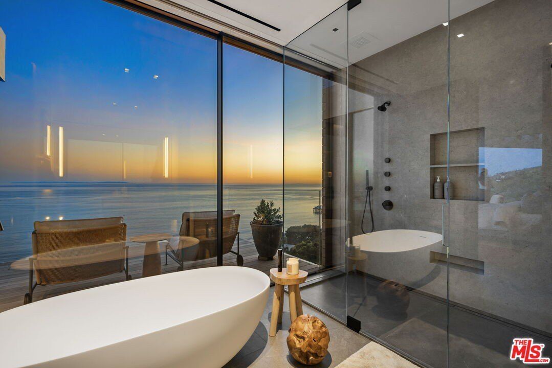 3952 Ridgemont Dr. Malibu, CA 90265