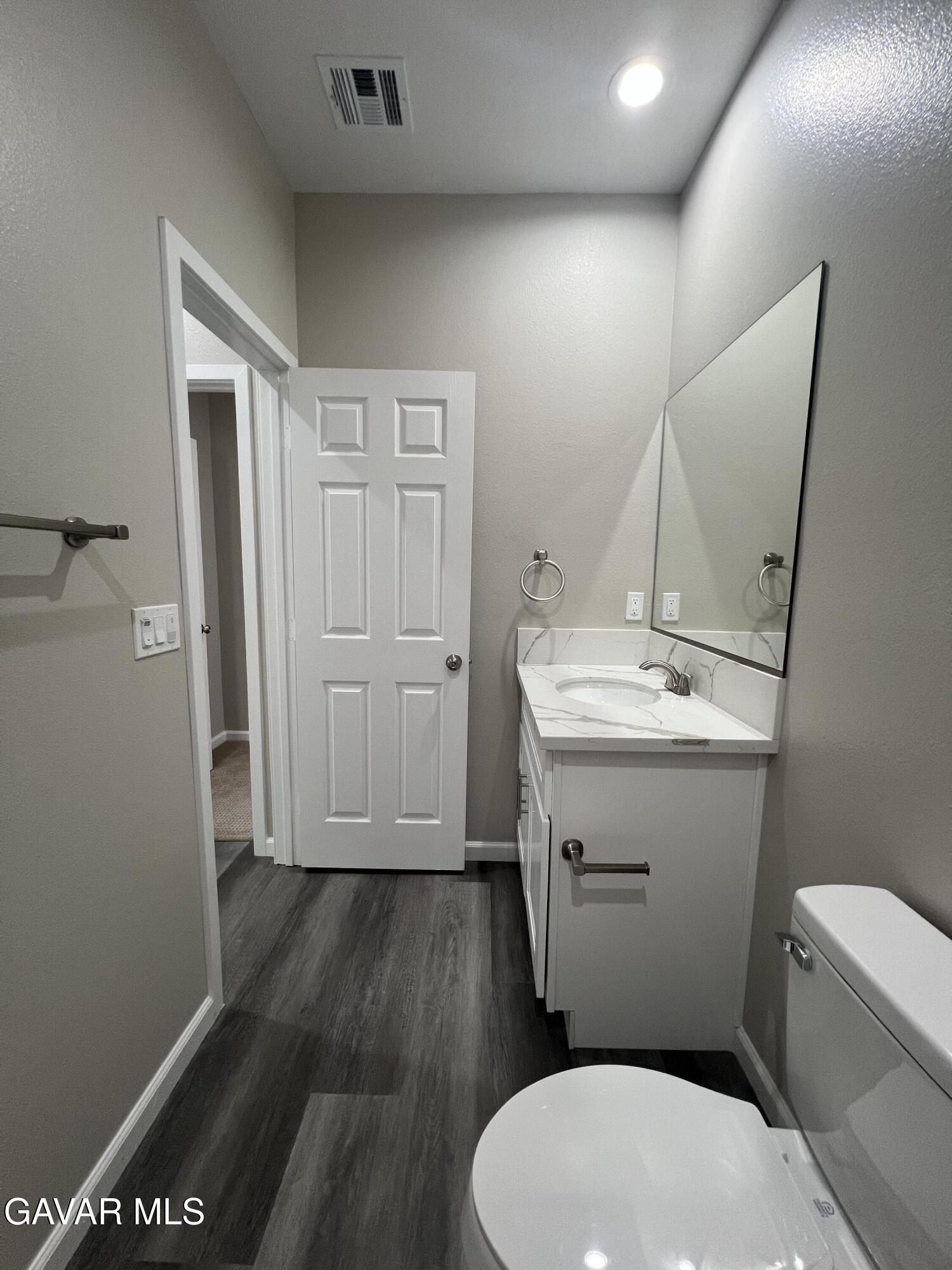 40546 172Nd Street E. Lake Los Angeles, CA 93535