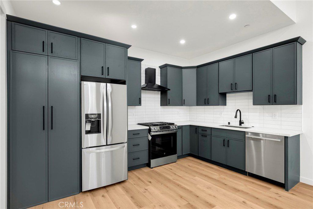 22920 Califa Street. Woodland Hills, CA 91367