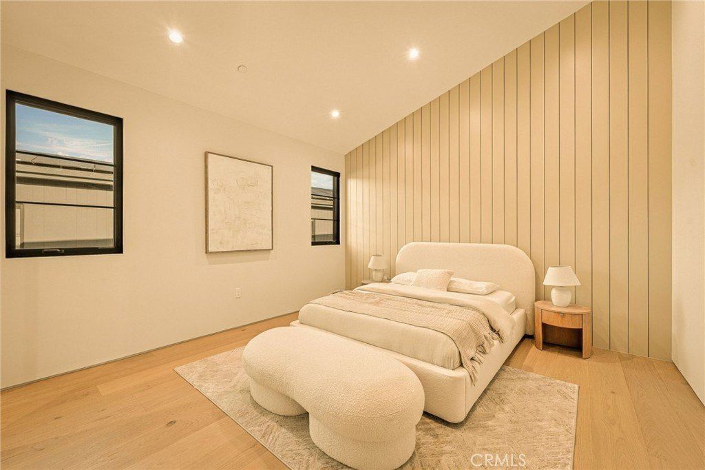 16658 Addison. Encino, CA 91436