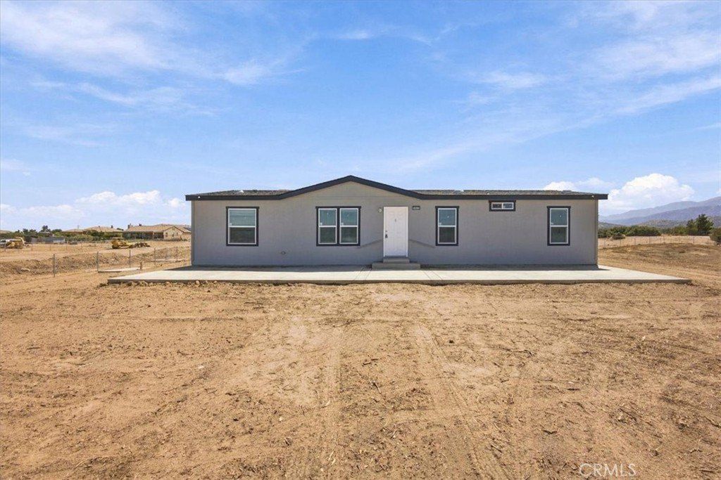 7323 Woodcliff Street. Phelan, CA 92371