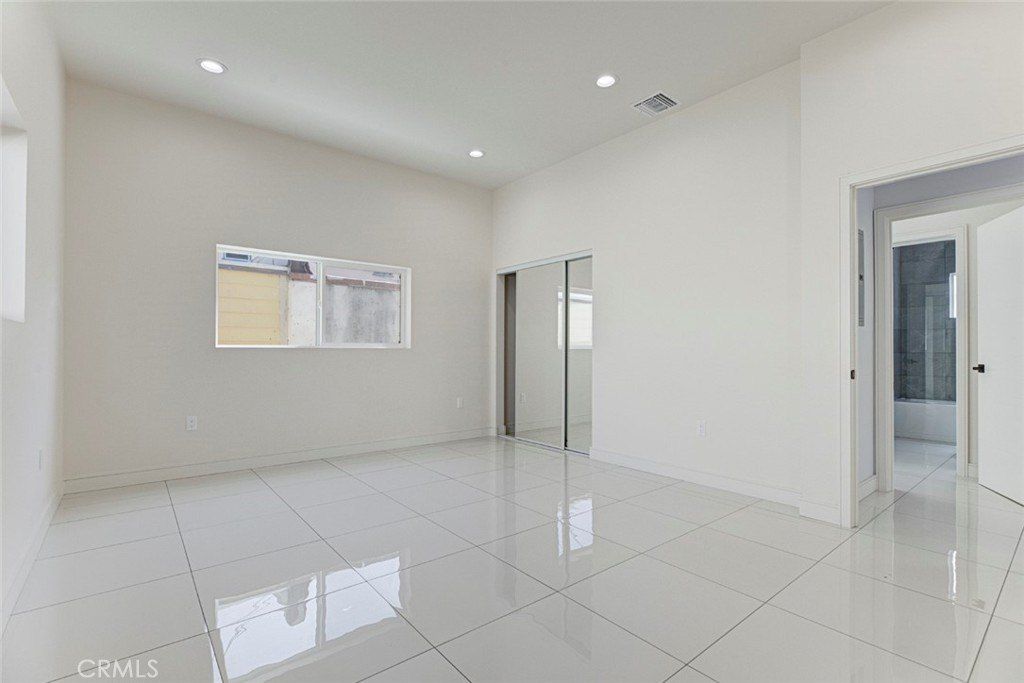 1135A E Windsor. Glendale, CA 91205