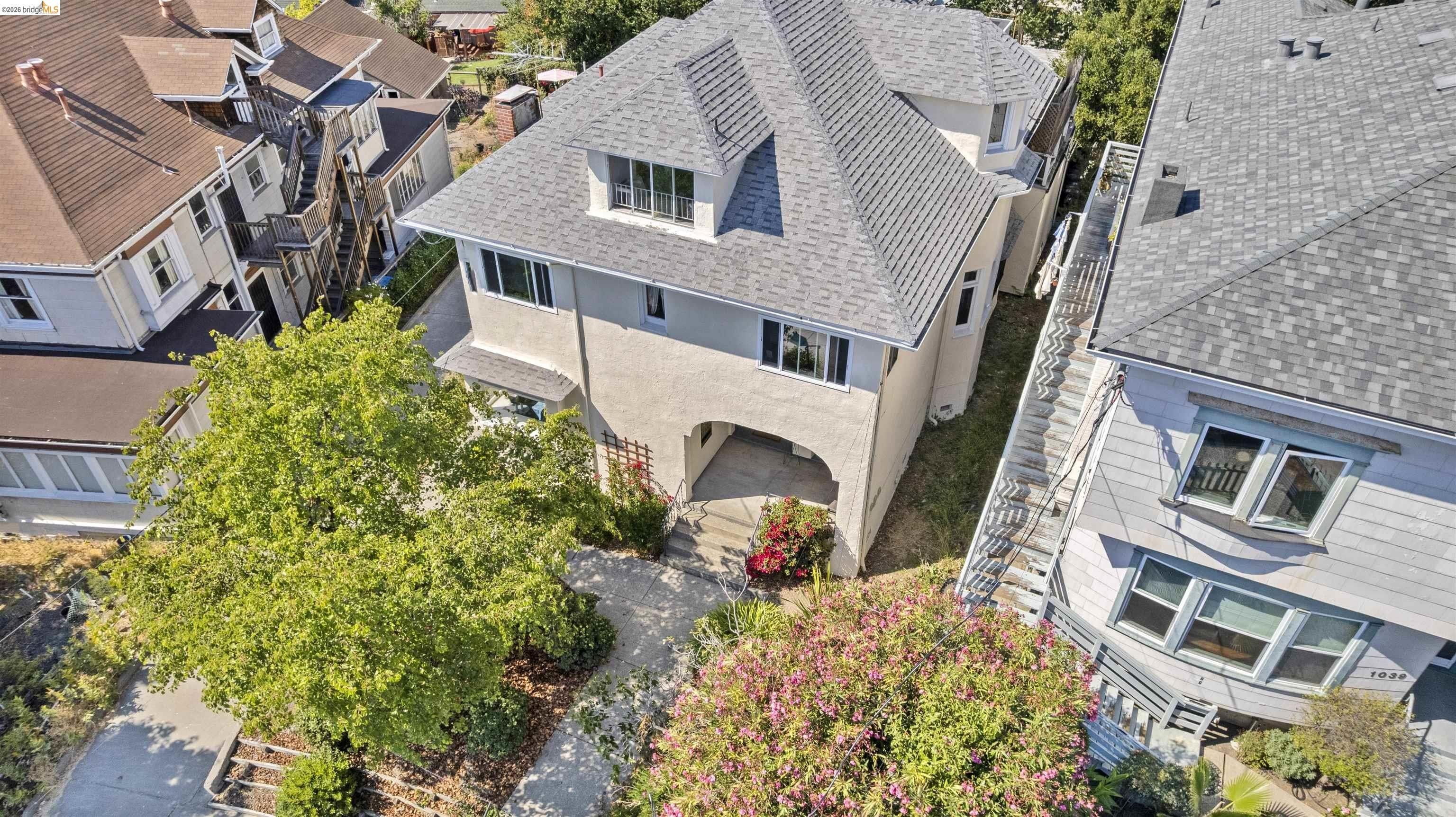 1031 Bella Vista Ave. Oakland, CA 94610