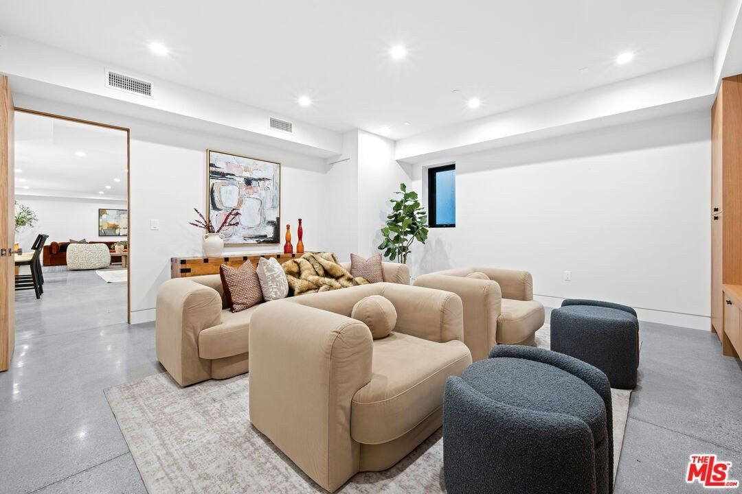 1325 Thayer Ave. Los Angeles, CA 90024