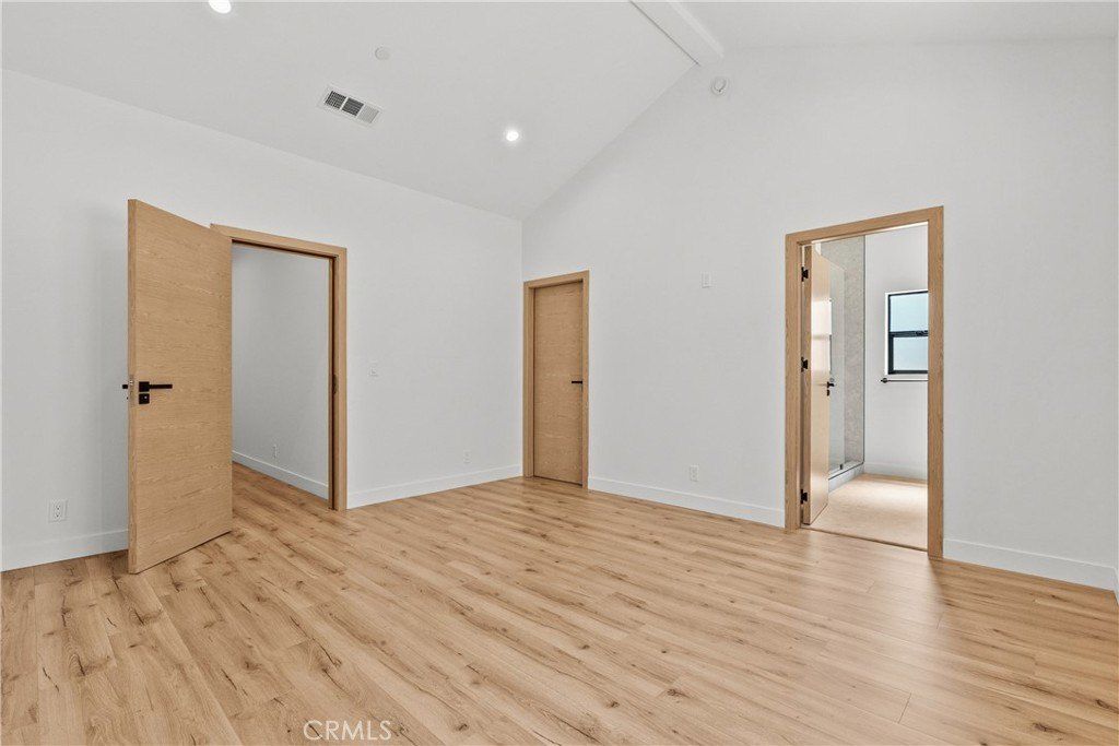 5747 Vista Del Monte. Sherman Oaks, CA 91411