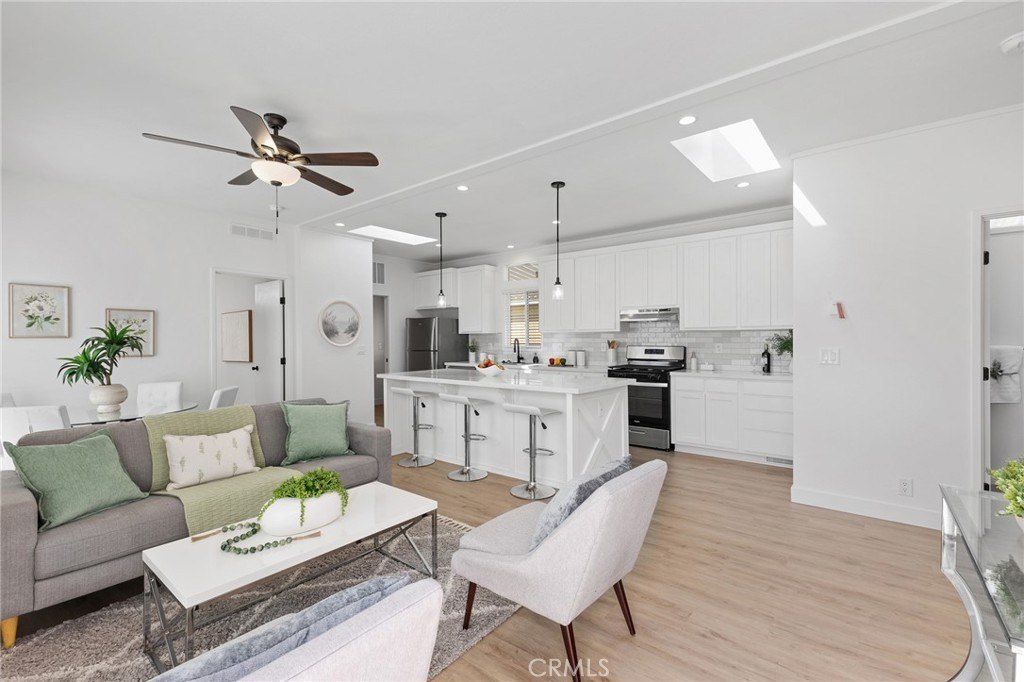 15621 Beach Boulevard. Westminster, CA 92683