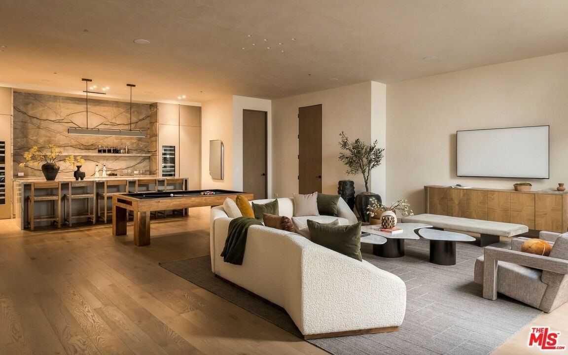 510 N Alpine Dr. Beverly Hills, CA 90210
