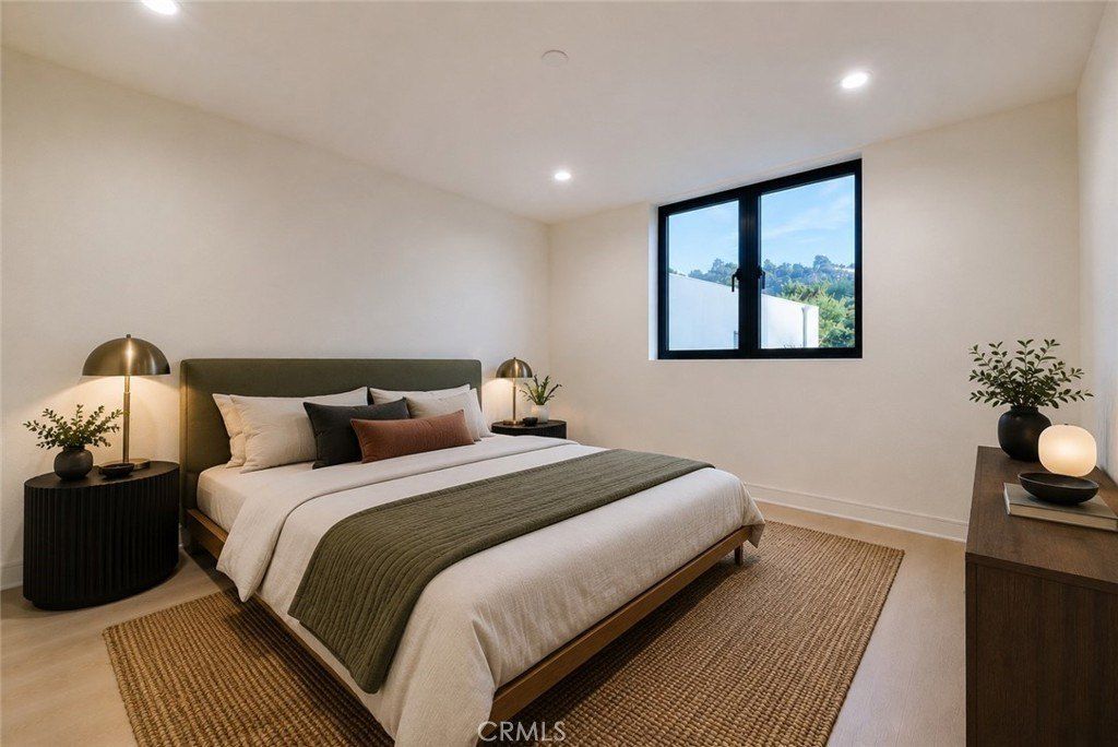 2678 Newell Street. Los Angeles, CA 90039