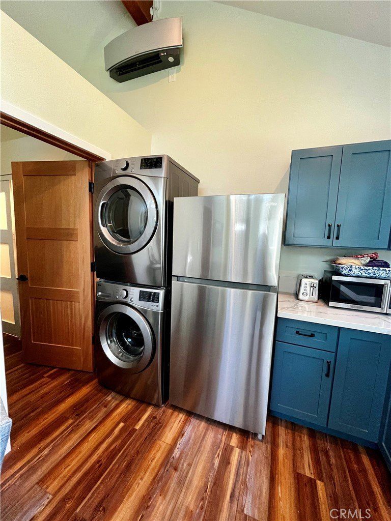 22151 Cohasset. Canoga Park, CA 91303