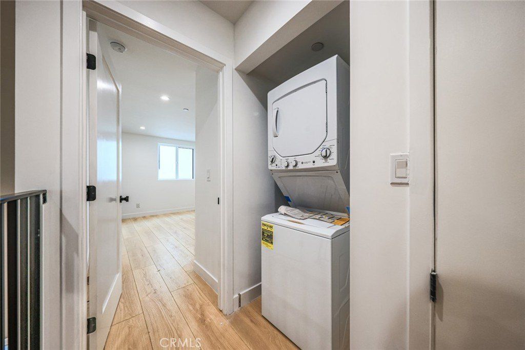 1525 S Carmelina. Los Angeles, CA 90025