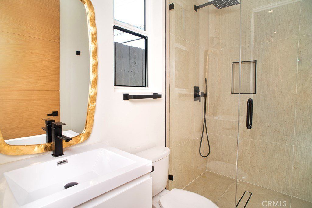 5614 Buffalo. Valley Glen, CA 91401