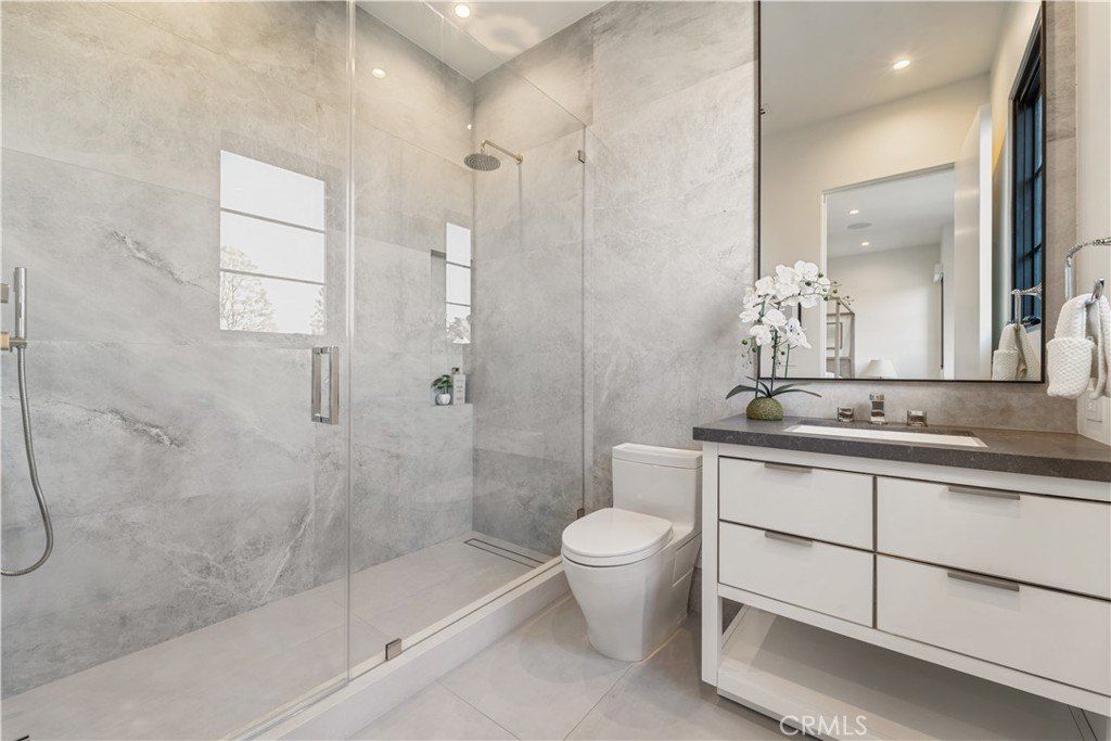 20620 Chatsboro Drive. Woodland Hills, CA 91364