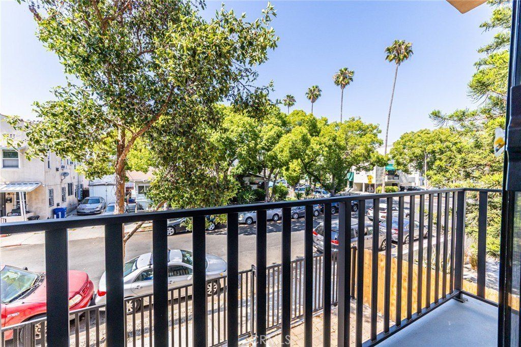 5508 Barton Avenue. Hollywood, CA 90038