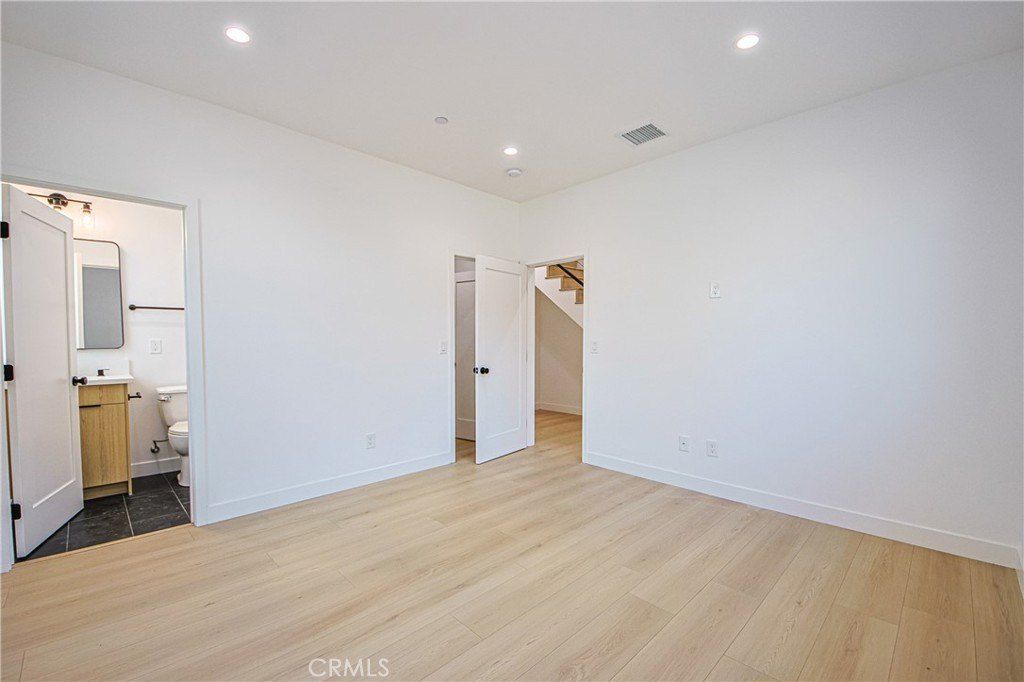 11730 Gilmore. North Hollywood, CA 91606