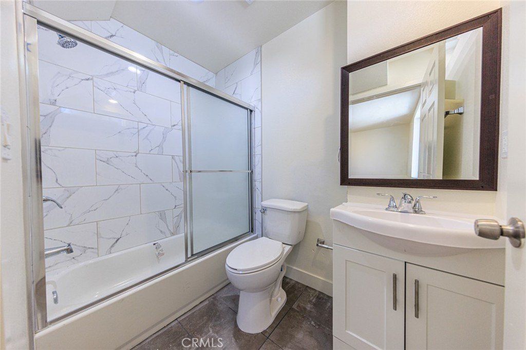 1642 Murchison Street. Los Angeles, CA 90033