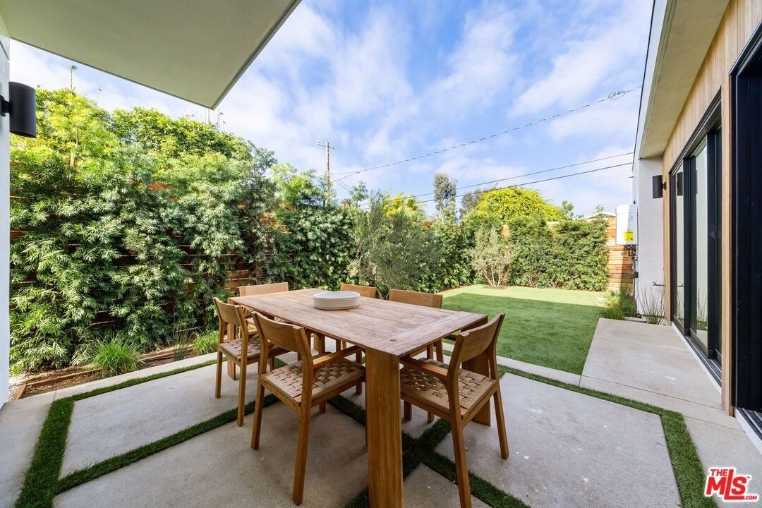 2478 Louella Ave. Venice, CA 90291