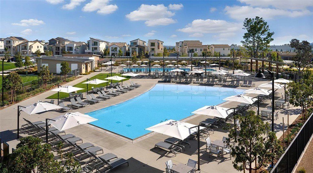 933 Treble. Irvine, CA 92618