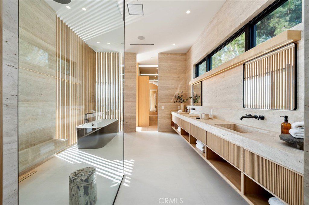 1149 Linda Flora Drive. Los Angeles, CA 90049