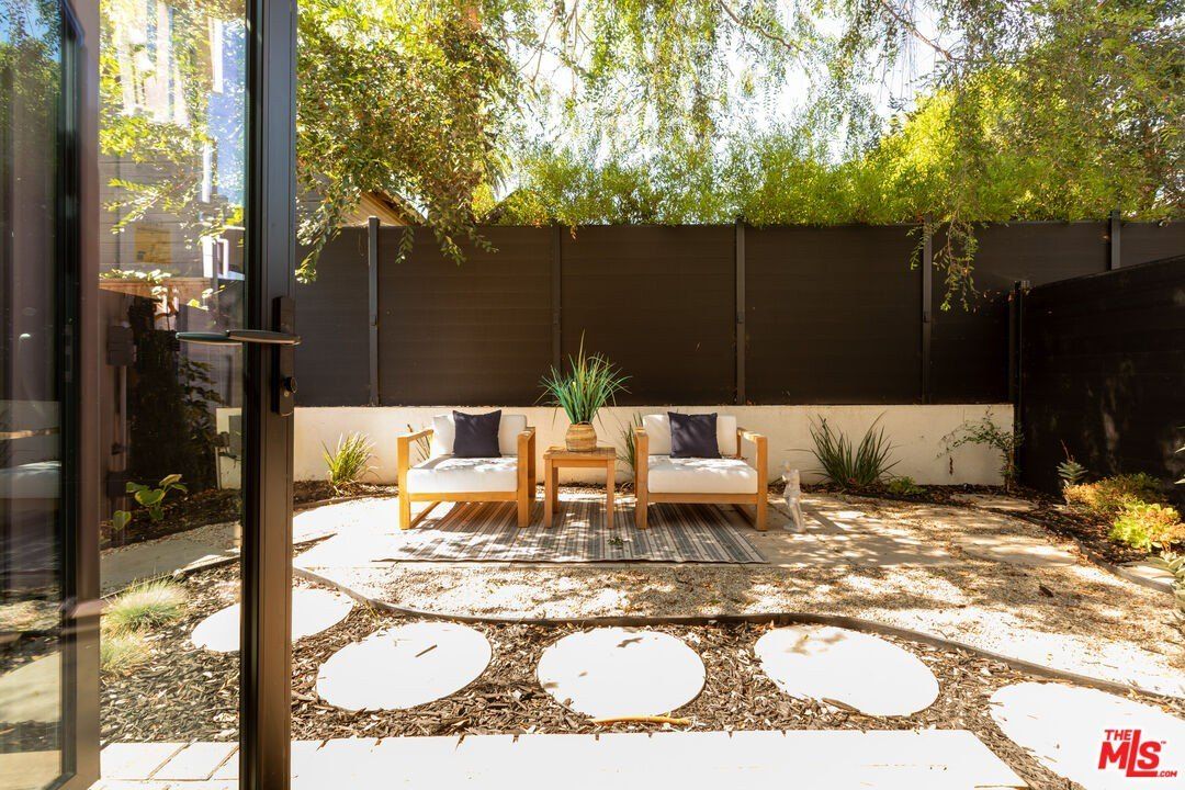 837 Waterloo St. Los Angeles, CA 90026