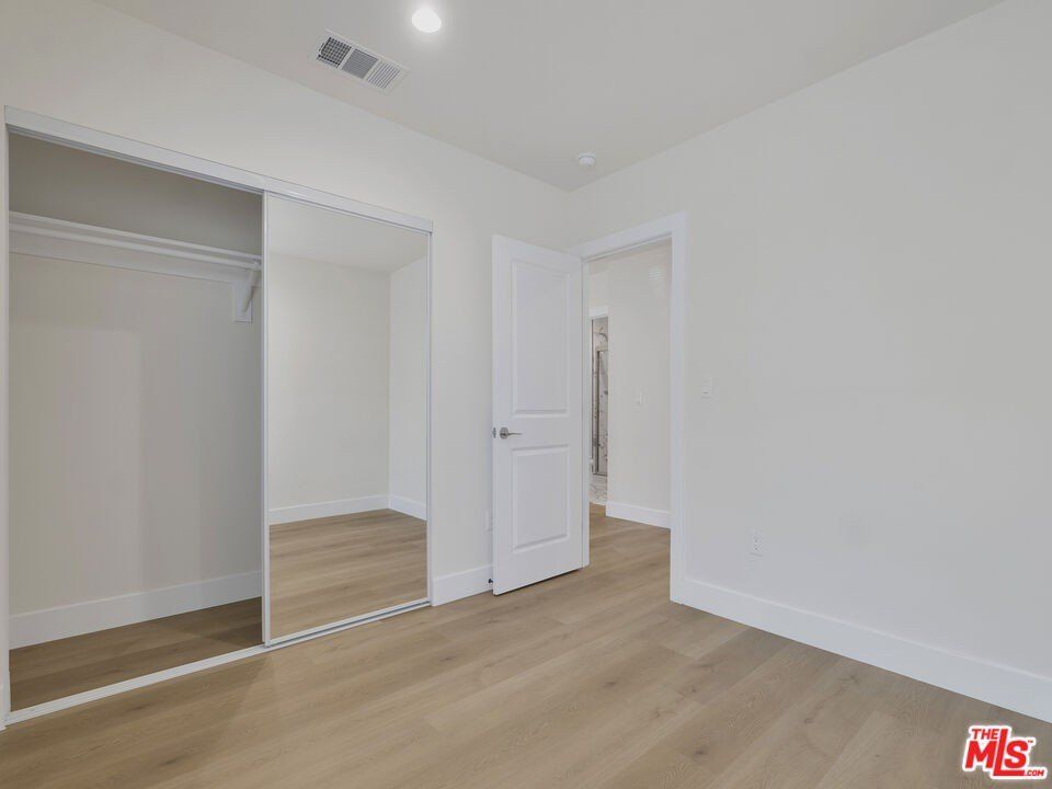 529 W 90Th St. Los Angeles, CA 90044