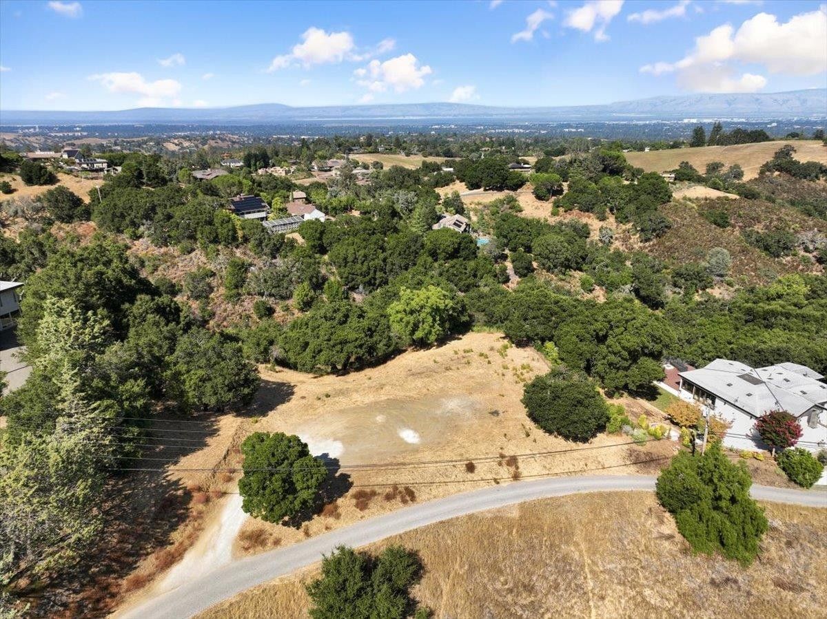 27500 Sherlock Ct. Los Altos, CA 94022