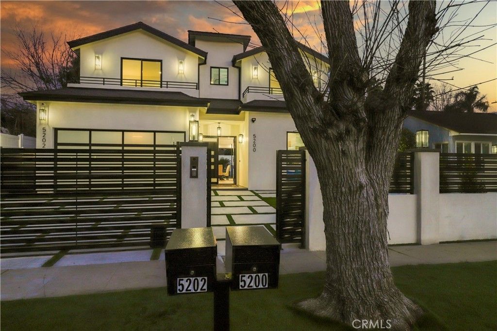 5200 Avenida Oriente. Tarzana, CA 91356