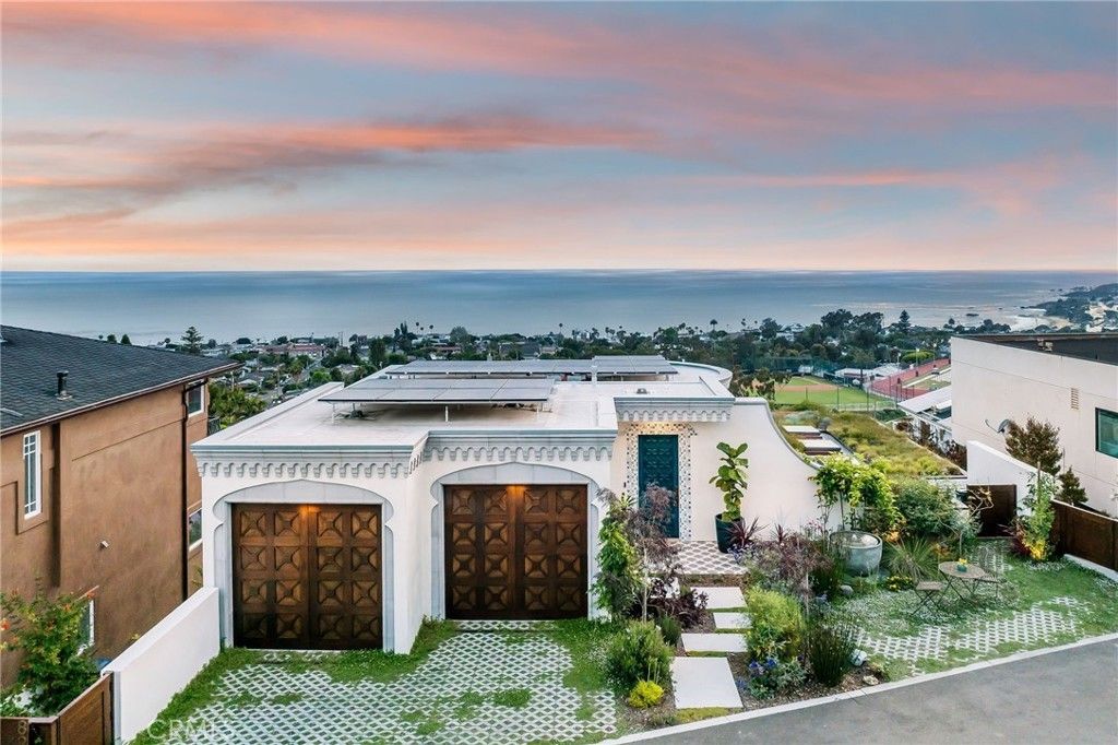 825 Coast View Drive. Laguna Beach, CA 92651