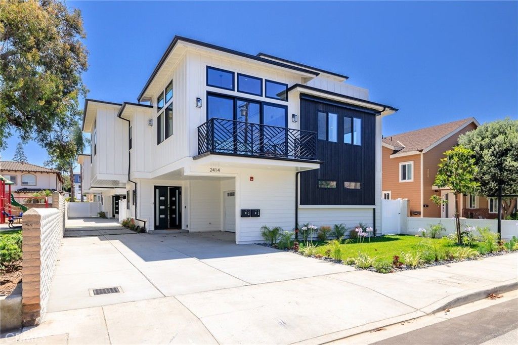 2414 Clark Lane. Redondo Beach, CA 90278