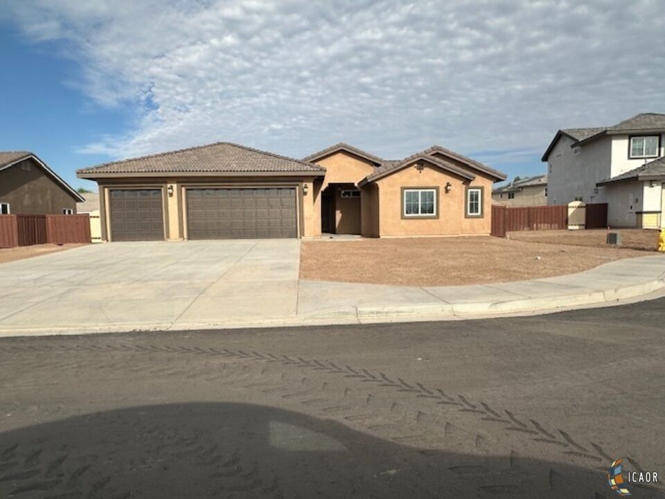 835 Bougainvillea. Brawley, CA 92227