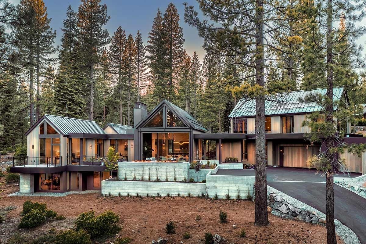 8233 Valhalla Drive. Truckee, CA 96161