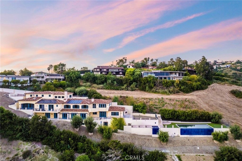 2095 Temple Hills Drive. Laguna Beach, CA 92651