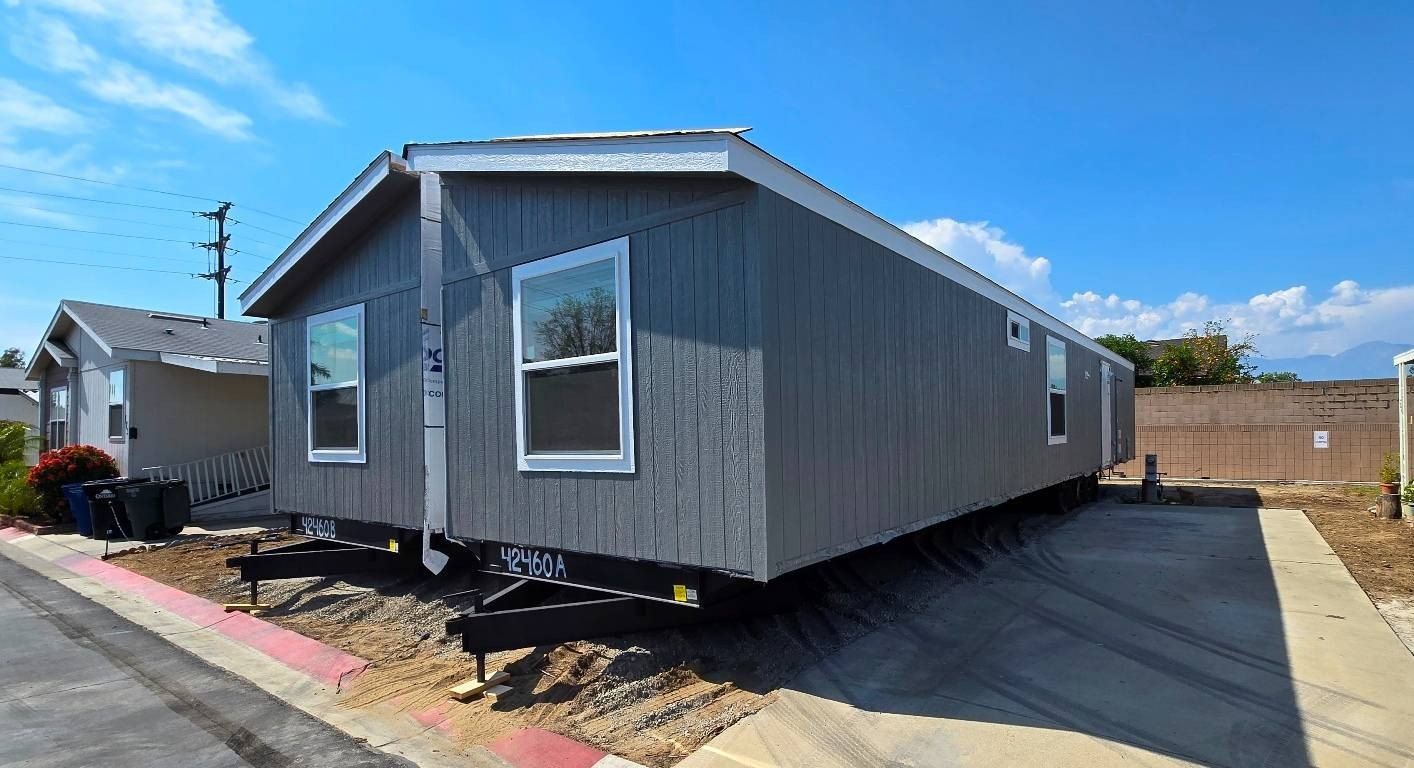 1855 E Riverside Dr Spc 172. Ontario, CA 91761