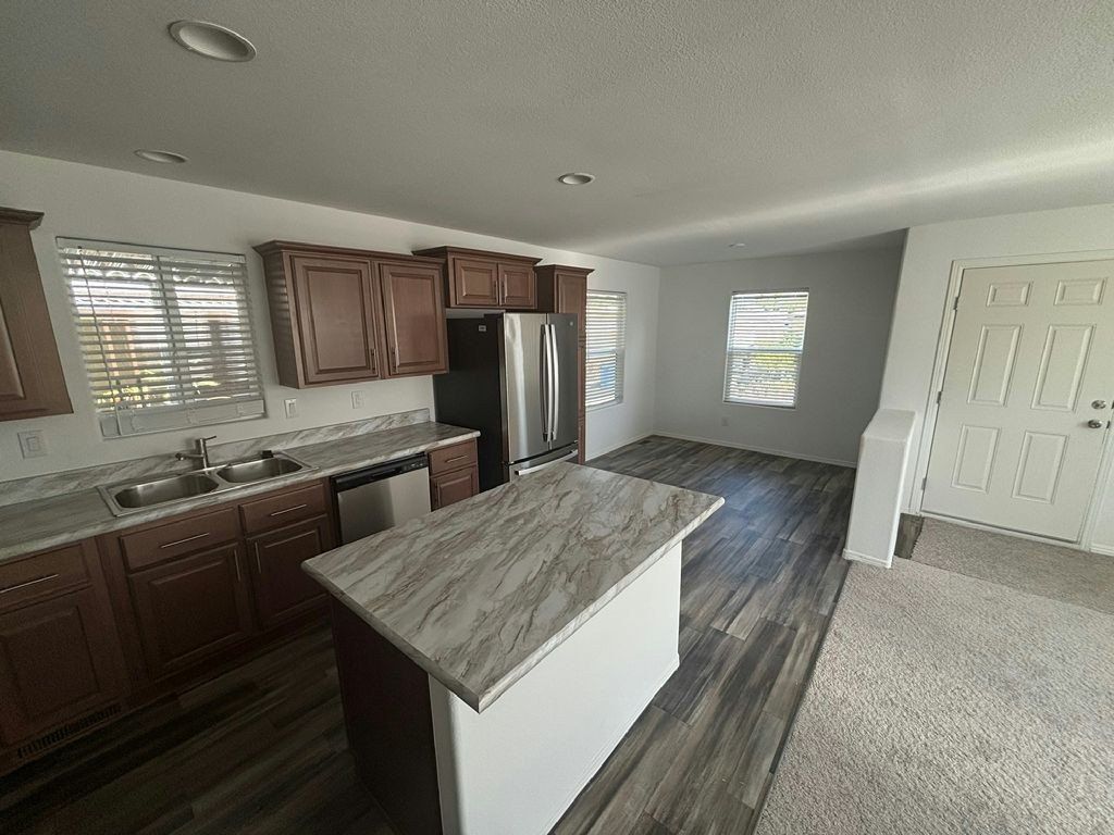725 W Thornton Avenue. Hemet, CA 92543