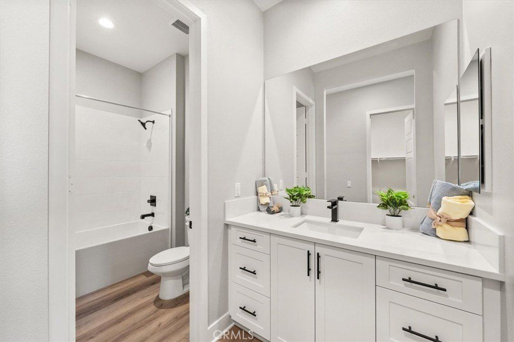 6533 Canyon Oaks Drive. Simi Valley, CA 93063