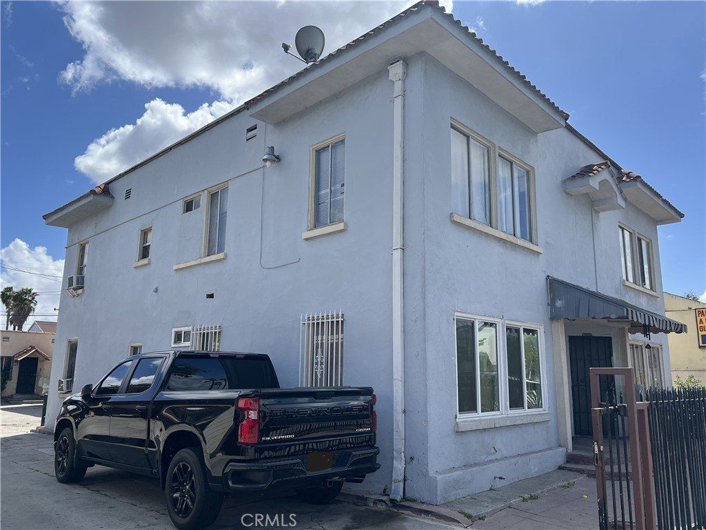 2664 Randolph Street 2660. Huntington Park, CA 90255