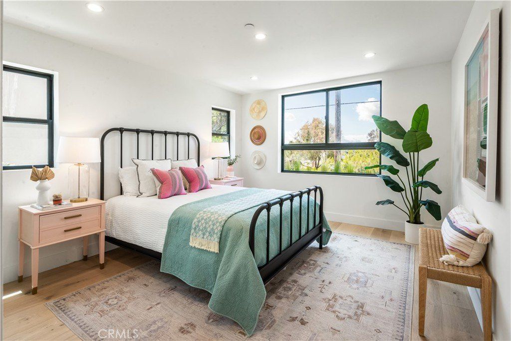 2007 Ava Avenue. Hermosa Beach, CA 90254