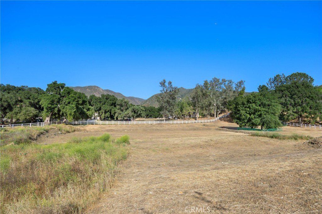 15625 Warm Springs Drive. Canyon Country, CA 91387