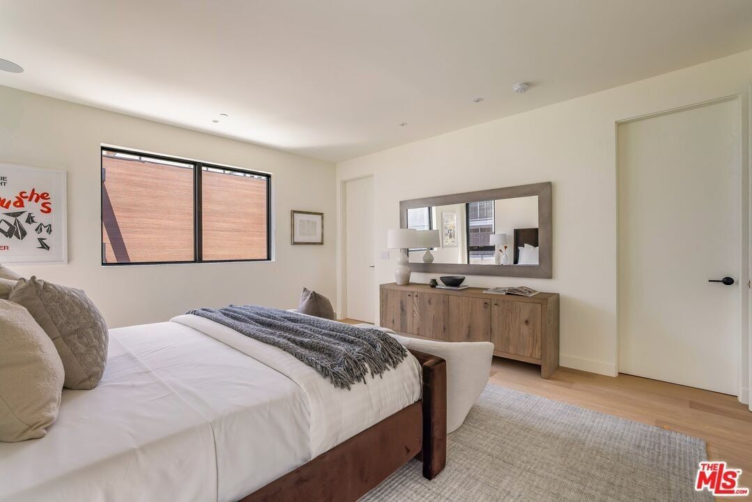 919 12 Hilldale Ave. West Hollywood, CA 90069