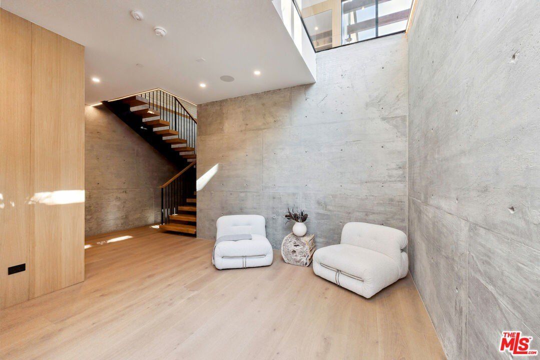 1149 Linda Flora Dr. Los Angeles, CA 90049