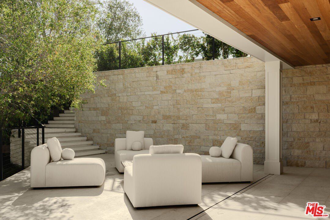 5819 Filaree Hts. Malibu, CA 90265