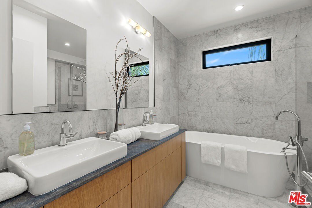 11702 Charnock Road. Los Angeles, CA 90066