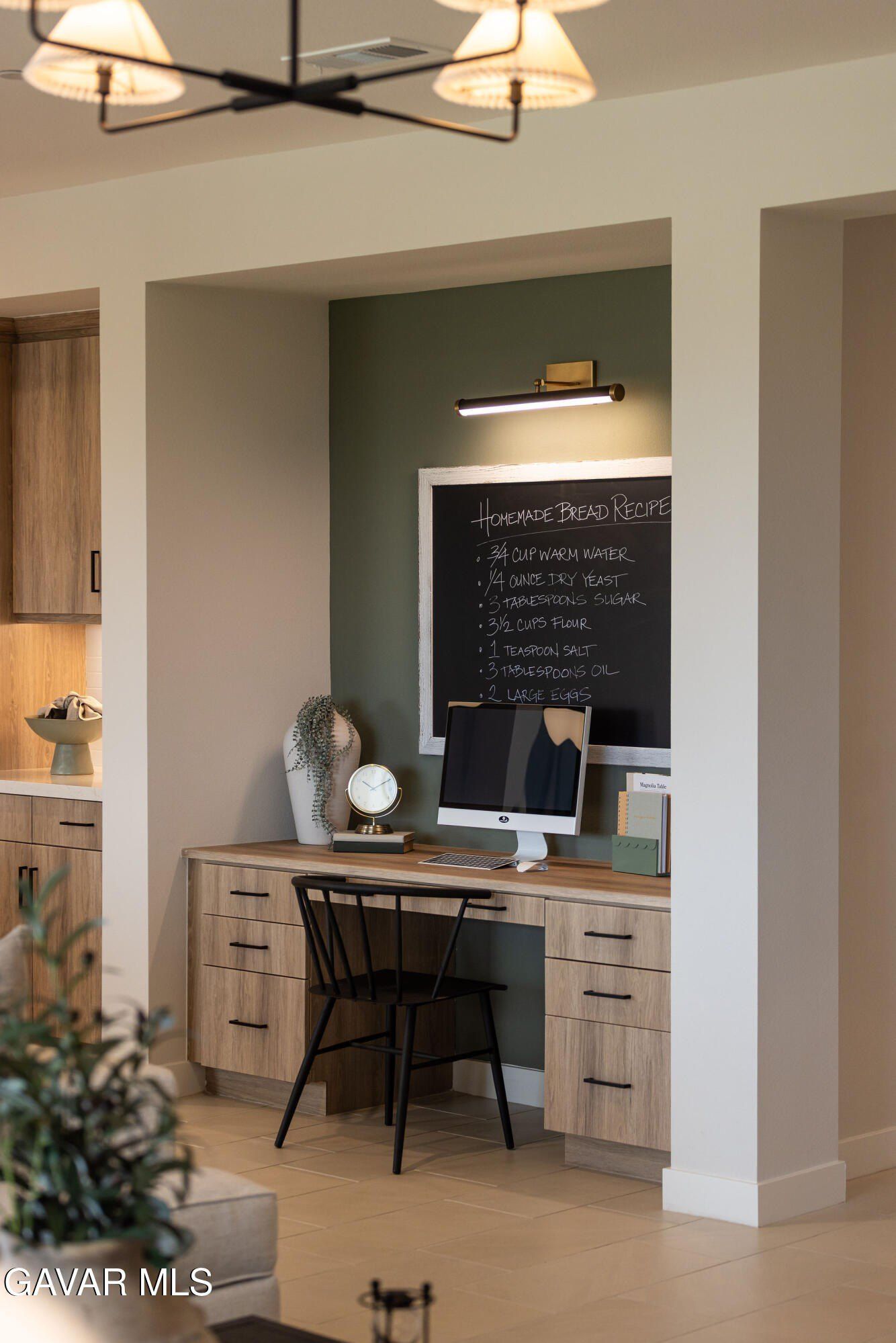 4040 Saddle Drive. Palmdale, CA 93551