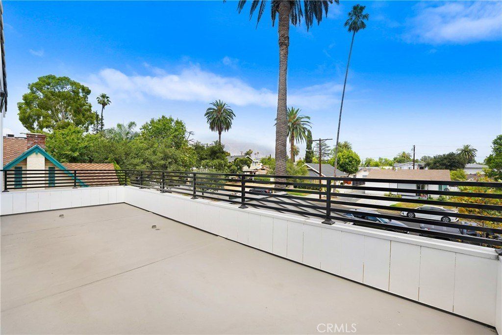 107 N Parkwood Avenue. Pasadena, CA 91107